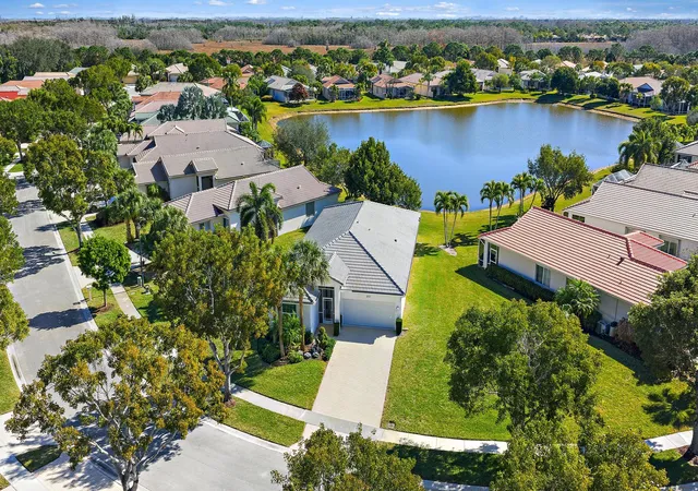 2nd image of 2737 Clipper Cir, West Palm Beach, FL 33411 | MLS# R11169965