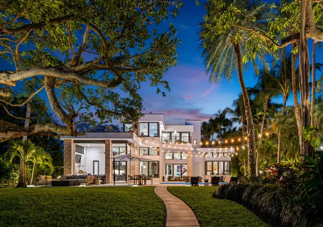 2nd image of 1080 Lake Dr, Delray Beach, FL 33444 | MLS# R11169994