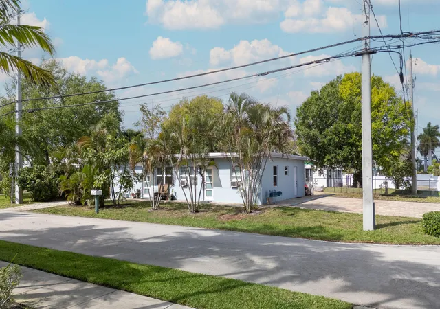 2nd image of 3431 Ne 13th Ave, Oakland Park, FL 33334 | MLS# F10556807