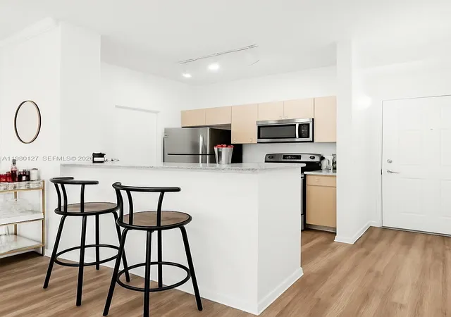 2nd image of 1900 Van Buren St #112B, Hollywood, FL 33020 | MLS# A11980127
