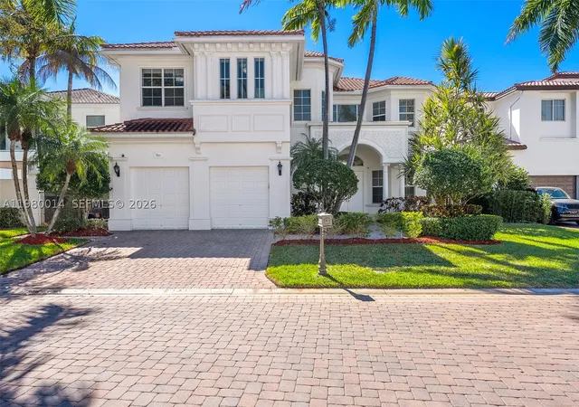 Photo 4 of Single family home for sale at 822 Meridian Ln, Hollywood, FL 33019 | MLS# A11980014 | Listing updated on 2026-10-06