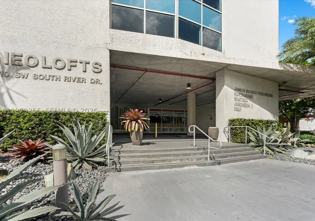 3rd image of 10 Sw South River Dr #715, Miami, FL 33130 | MLS# A11979255