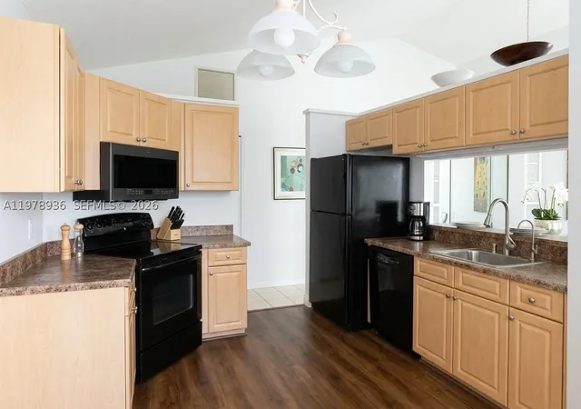 5th image of 7604 E Lexington Club Blvd #B, Delray Beach, FL 33446 | MLS# A11978936