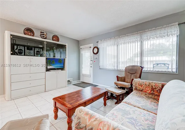 Photo 3 of House for sale at 800 Sw 10Th Ter #20T, Hallandale Beach, FL 33009 | MLS# A11978612 | Listing updated on 2026-07-22
