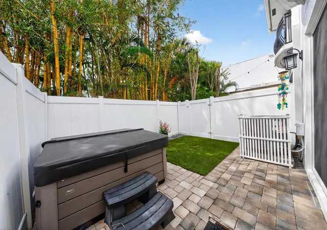 25th image of 1942 Ne 32nd St, Lighthouse Point, FL 33064 | MLS# B26000026