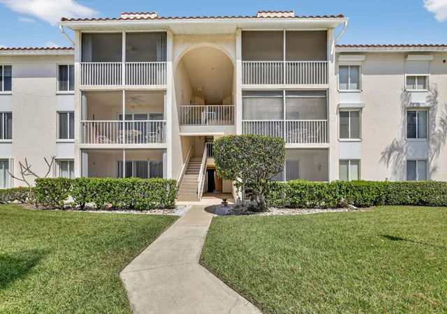 Homes for sale in Jensen Beach, FL | 4444 Ne Ocean Boulevard, Jensen Beach, FL 34957 | Houzeo