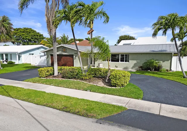 2nd image of 3001 Ne 45th St, Lighthouse Point, FL 33064 | MLS# B26000192