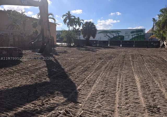 2nd image of 951 Nw 37th Ave, Miami, FL 33125 | MLS# A11979950