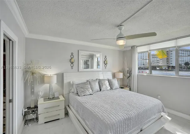 Listing Photo 4 - Condo for sale in building located at 1889 S Ocean Dr, Hallandale Beach, FL 33009 - Unit #114