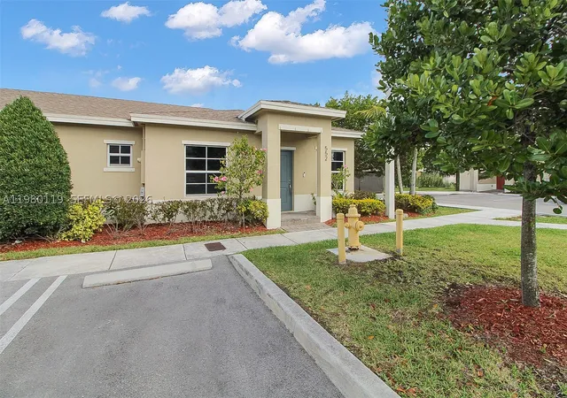 Homes for sale in Florida City, FL | 552 Ne 5th Way, Florida City, FL 33034 | MLS# A11980119
