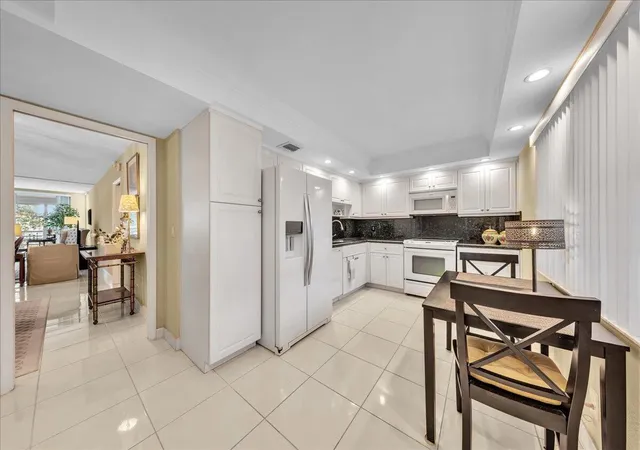 5th image of 804 Cypress Grv Ln, Pompano Beach, FL 33069