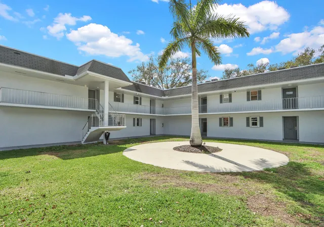 Homes for sale in Palm Beach Gardens, FL | 10249 N Military Trail, Palm Beach Gardens, FL 33410 | Houzeo
