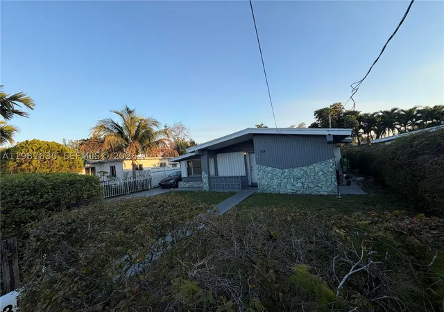 2nd image of 354 Ne 173rd St, North Miami Beach, FL 33162 | MLS# A11981630