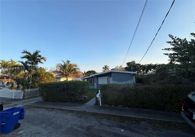 3rd image of 354 Ne 173Rd St, North Miami Beach, FL 33162 | MLS# A11981630