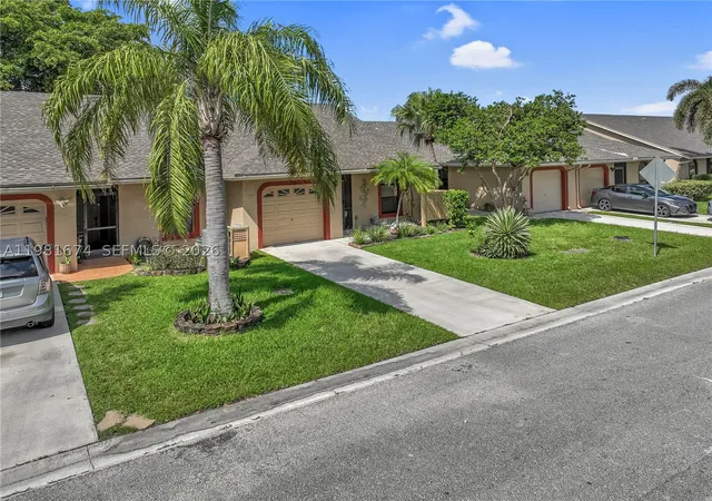 Photo 4 of House for sale at 7641 Nw 99Th Ave, Tamarac, FL 33321 | MLS# A11981674 | Listing updated on 2026-10-08