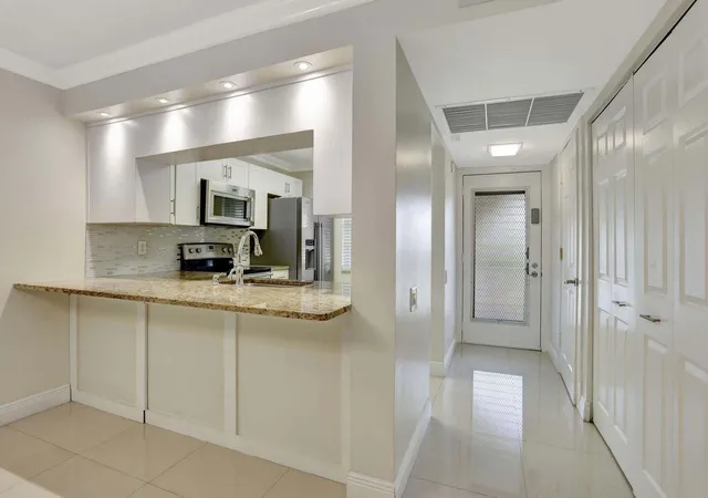 5th image of 2601 Nassau Bnd #D2, Coconut Creek, FL 33066 | MLS# B26000849