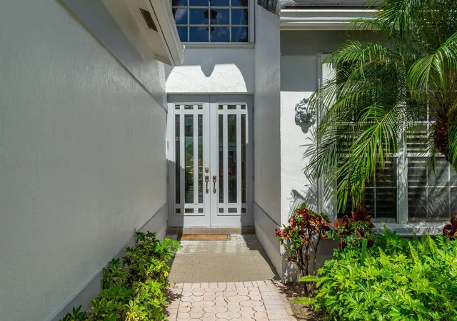 Homes for sale in Lake Worth, FL | 6005 Newport Village Wy, Lake Worth, FL 33463 | MLS# B26000907