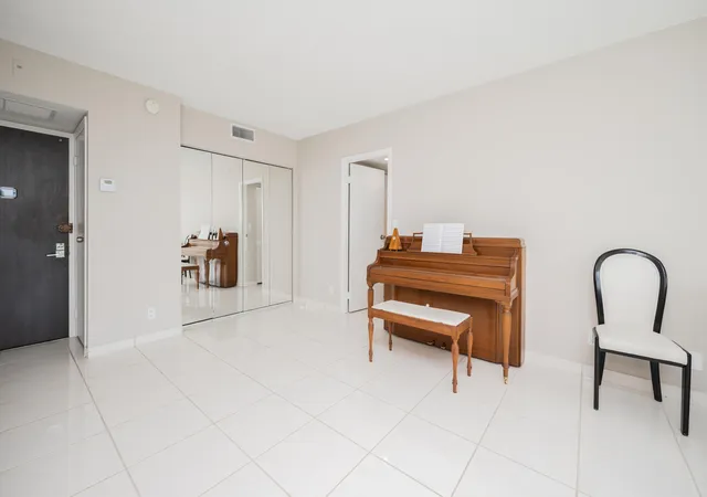 2nd image of 20335 W Country Club Dr #1704, Aventura, FL 33180 | MLS# B26000916