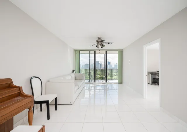 3rd image of 20335 W Country Club Dr #1704, Aventura, FL 33180 | MLS# B26000916