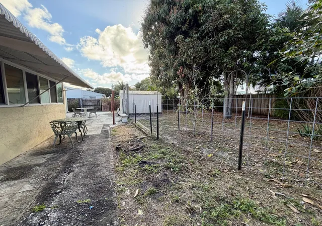 2nd image of 360 Forest Hill Blvd, West Palm Beach, FL 33405 | MLS# B26001246