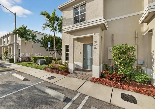 Photo 3 of Townhouse for sale at 476 Ne 4th Ln, Florida City, FL 33034 | MLS# A11979724 | Listing updated on 2026-05-18