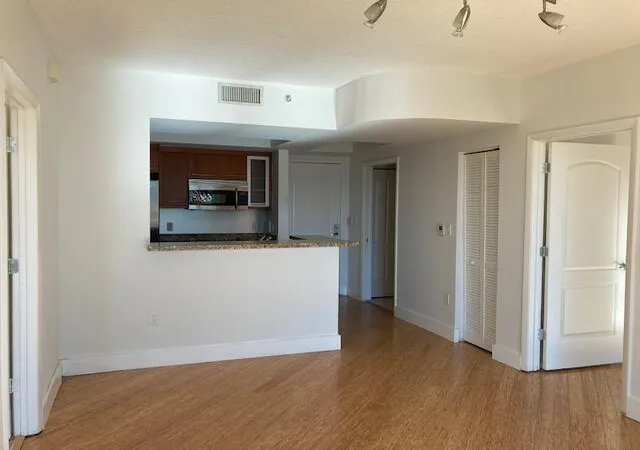 2nd image of 110 Washington Ave #1717, Miami Beach, FL 33139 | MLS# B26001595