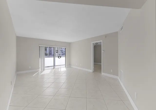 Homes for sale in Lauderdale Lakes, FL | 4141 Nw 44th Ave #224, Lauderdale Lakes, FL 33319 | MLS# B26001677