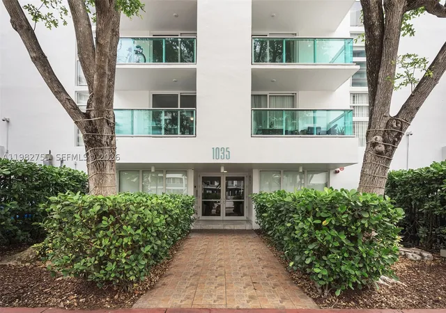 Homes for sale in Miami Beach, FL | 1035 West Ave, Miami Beach, FL 33139 | Houzeo