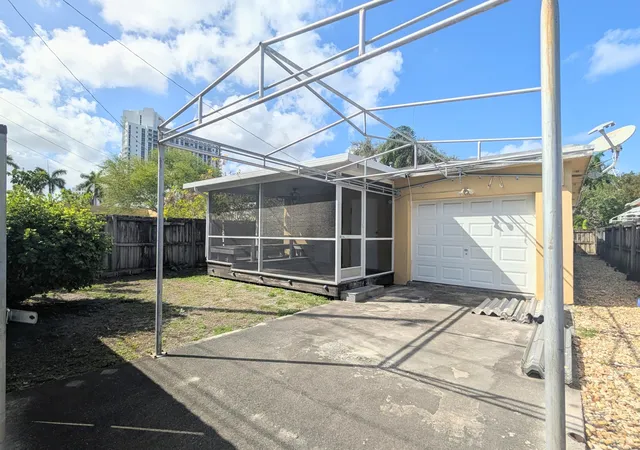 2nd image of 1626 Tyler St, Hollywood, FL 33020 | MLS# B26002038