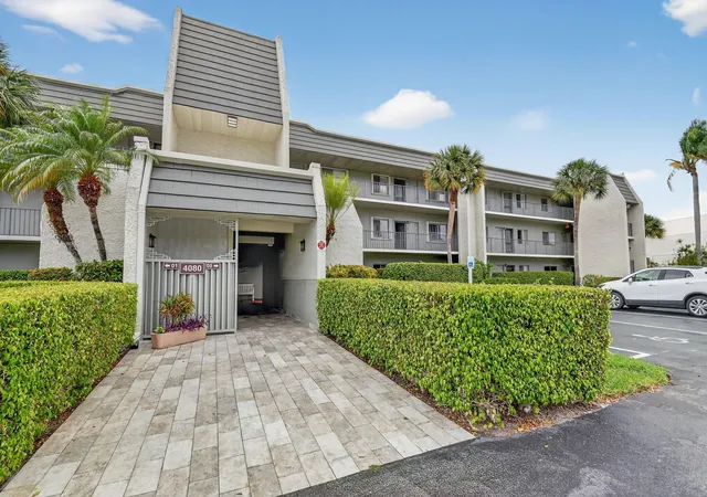Homes for sale in Lake Worth, FL | 4080 Tivoli Ct E #206, Lake Worth, FL 33467 | MLS# B26002224