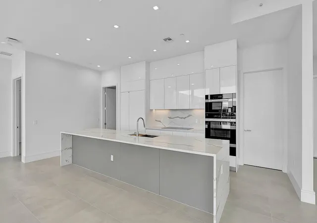 5th image of 220 Lake Shore Dr #2411, Lake Park, FL 33403 | MLS# B26002294