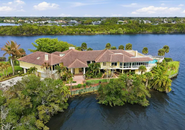 Homes for sale in Port St Lucie, FL | 12198 Se Riverbend Ln, Port St Lucie, FL 34984 | MLS# B26002620