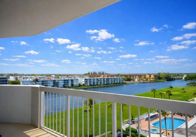 Homes for sale in North Palm Beach, FL | 115 Lakeshore Dr, North Palm Beach, FL 33408