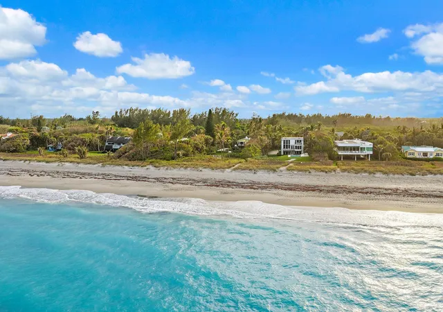 Homes for sale in Jupiter Island, FL | 31 N Beach Rd, Jupiter Island, FL 33455 | MLS# B26002704