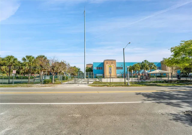Homes for sale in Hollywood, FL | 919 Hillcrest Dr #210, Hollywood, FL 33021 | MLS# A11983897