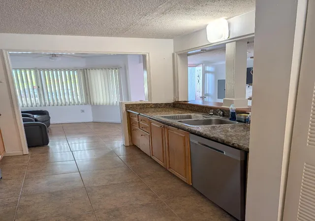 4th image of 800 Sw 137Th Ave #112 G, Pembroke Pines, FL 33027 | MLS# B26002824