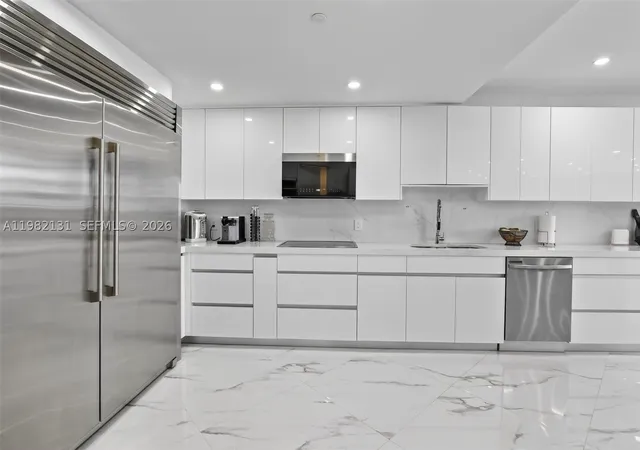 Photo 3 of Condo for sale at 4000 Island Blvd #2301, Aventura, FL 33160 | MLS# A11982131 | Listing updated on 2026-10-08