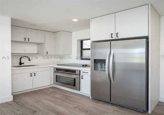 Listing Photo 4 - Condo for sale in building located at 3300 N Surf Rd, Hollywood, FL 33019 - Unit #26A