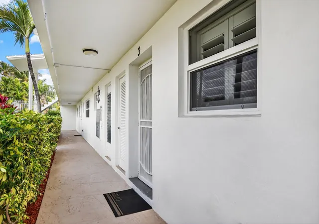 5th image of 2570 Banyan Rd #Unit 3, Boca Raton, FL 33432 | MLS# B26002914