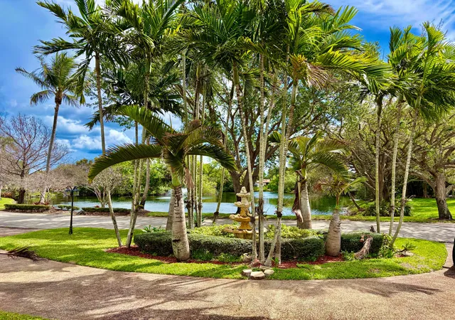 5th image of 8 Bell Ln, Palm Springs, FL 33406 | MLS# B26003628