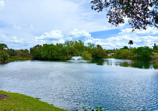 6th image of 8 Bell Ln, Palm Springs, FL 33406 | MLS# B26003628