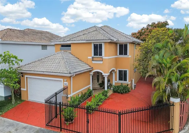 2nd image of 15672 Sw 91st Ln, Miami, FL 33196 | MLS# A11983380