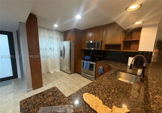 Listing Photo 5 - Condo for sale in building located at 896 N Federal Hwy, Lantana, FL 33462 - Unit #326