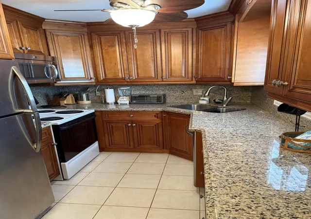 3rd image of 3160 Lake Osborne Dr #112, Lake Worth Beach, FL 33461 | MLS# B26004039