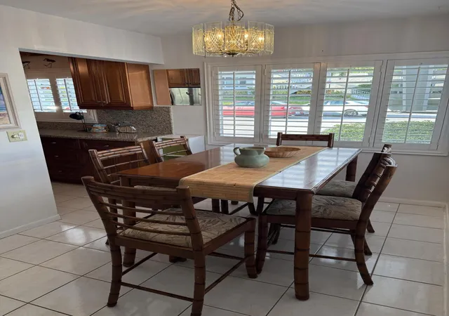 4th image of 3160 Lake Osborne Dr #112, Lake Worth Beach, FL 33461 | MLS# B26004039