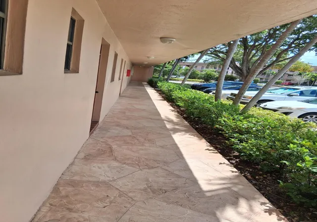 2nd image of 10303 Sunrise Lakes Blvd, Sunrise, FL 33322
