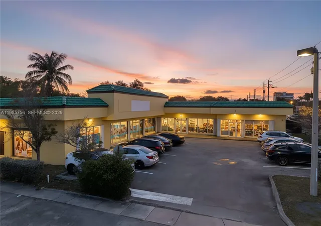 3rd image of 124 S Federal Hwy, Hallandale Beach, FL 33009 | MLS# A11985756