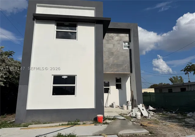 Photo 2 of Single family home for sale at 850 Nw 18th Ave, Pompano Beach, FL 33069 | MLS# A11983147 | Listing updated on 2026-08-26
