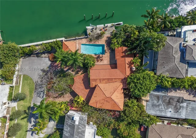 Photo 2 of Mansion for sale at 3310 Garden Ave, Miami Beach, FL 33140 | MLS# A11985874 | Listing updated on 2026-06-19