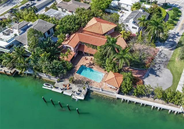 Photo 3 of Mansion for sale at 3310 Garden Ave, Miami Beach, FL 33140 | MLS# A11985874 | Listing updated on 2026-06-19